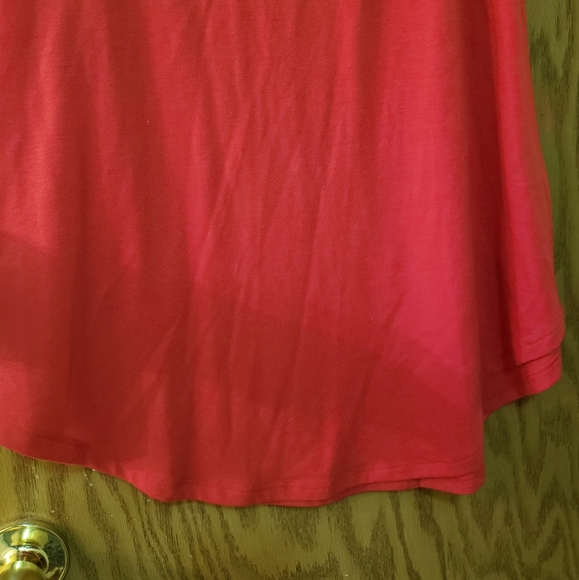 Cute red tank, rounded bottom, very flowy and oversized. Excellent condition. - Picture 4 of 5
